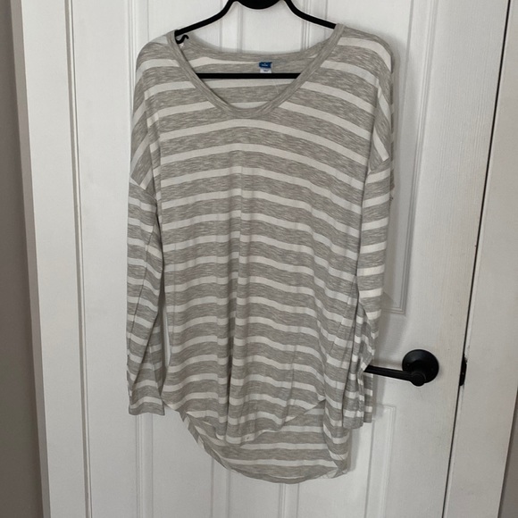 NWT Old Navy women’s luxe long sleeve shirt size M tall. Grey white mix - Picture 1 of 4
